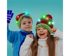 Căciulă de Crăciun - cu LED-uri colorate, ciucuri, baterie - verde